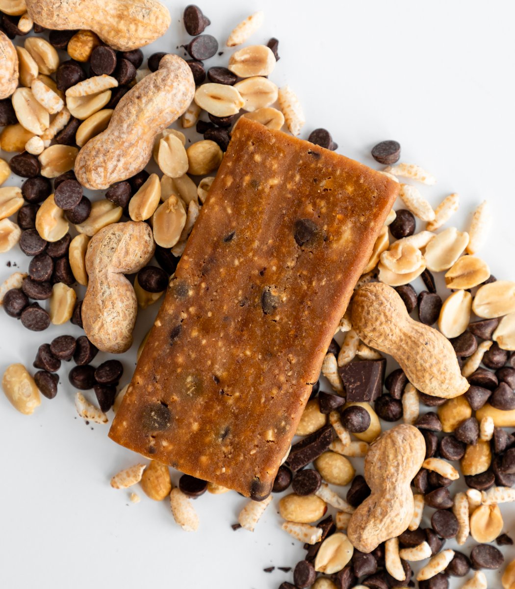GoMacro peanut butter chocolate chip mini laying on chocolate chips
