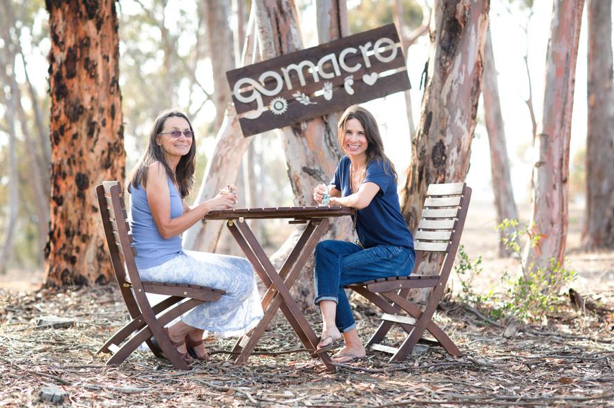 Jola and Amelia outside eating GoMacro Bars