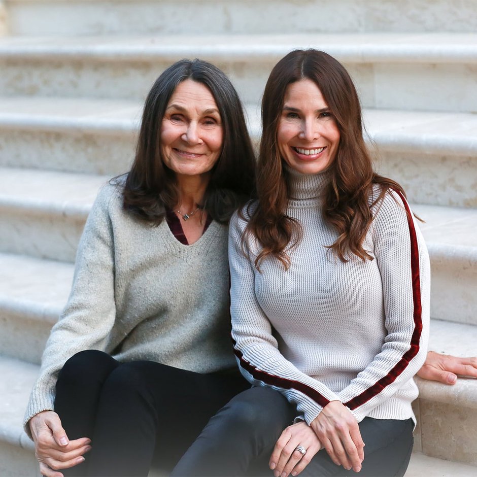 GoMacro founders, Jola and Amelia