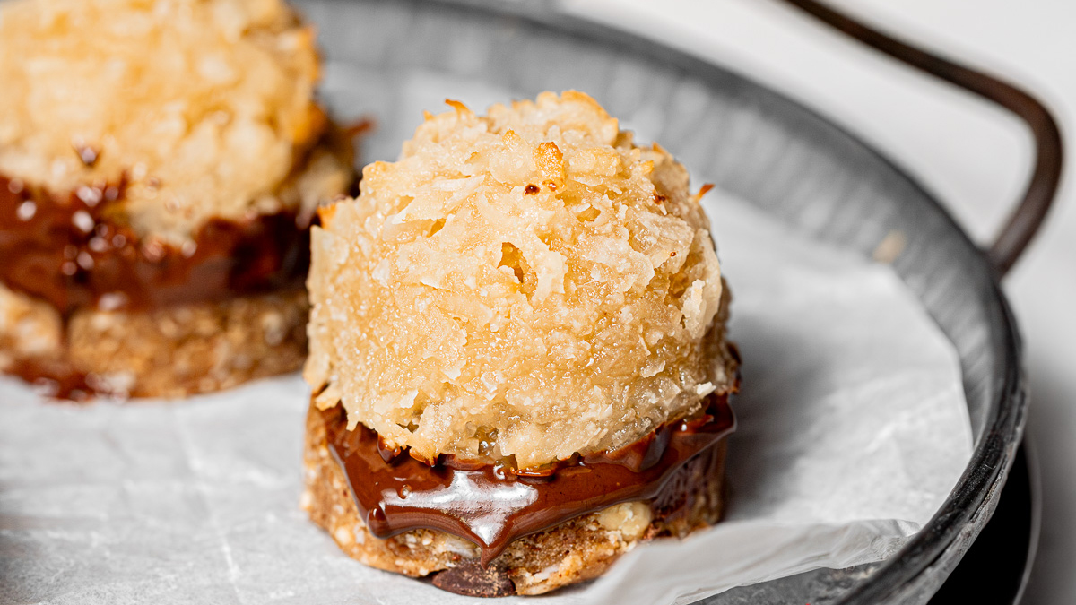 Coconut almond butter chocolate chip macaroons