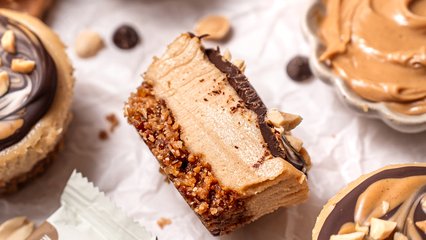Peanut Butter Chocolate Chip MacroBar cheesecake